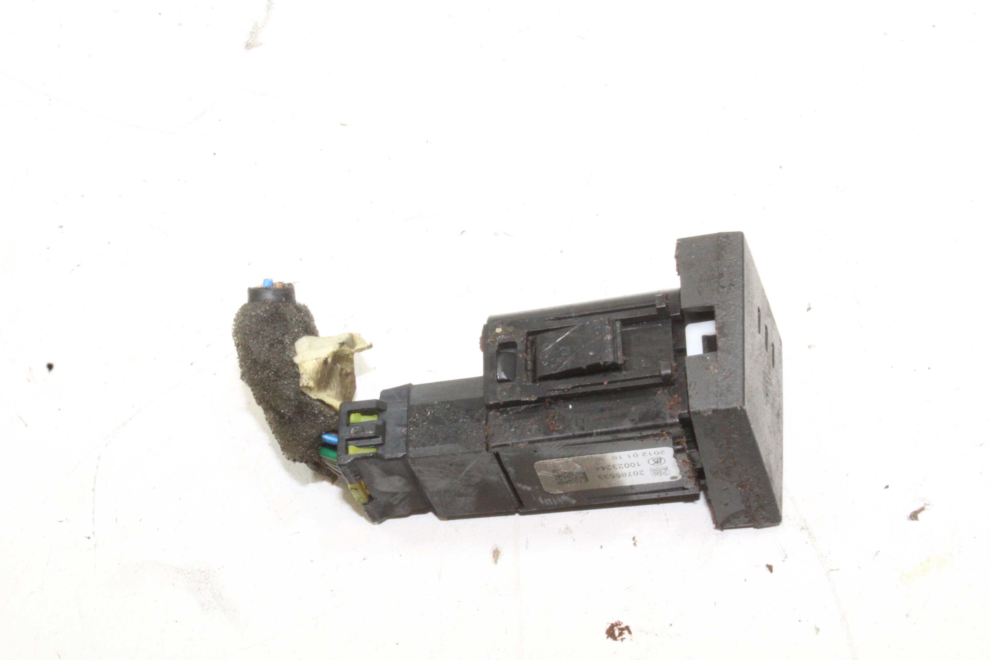 Opel Antara (LA6) SUV 2.2 CDTI 16V 4x4 (Z22D1(Euro 4)) INTERRUPTOR DE CALEFACTOR DE ASIENTO 2012 20785533 20785533|OPEL