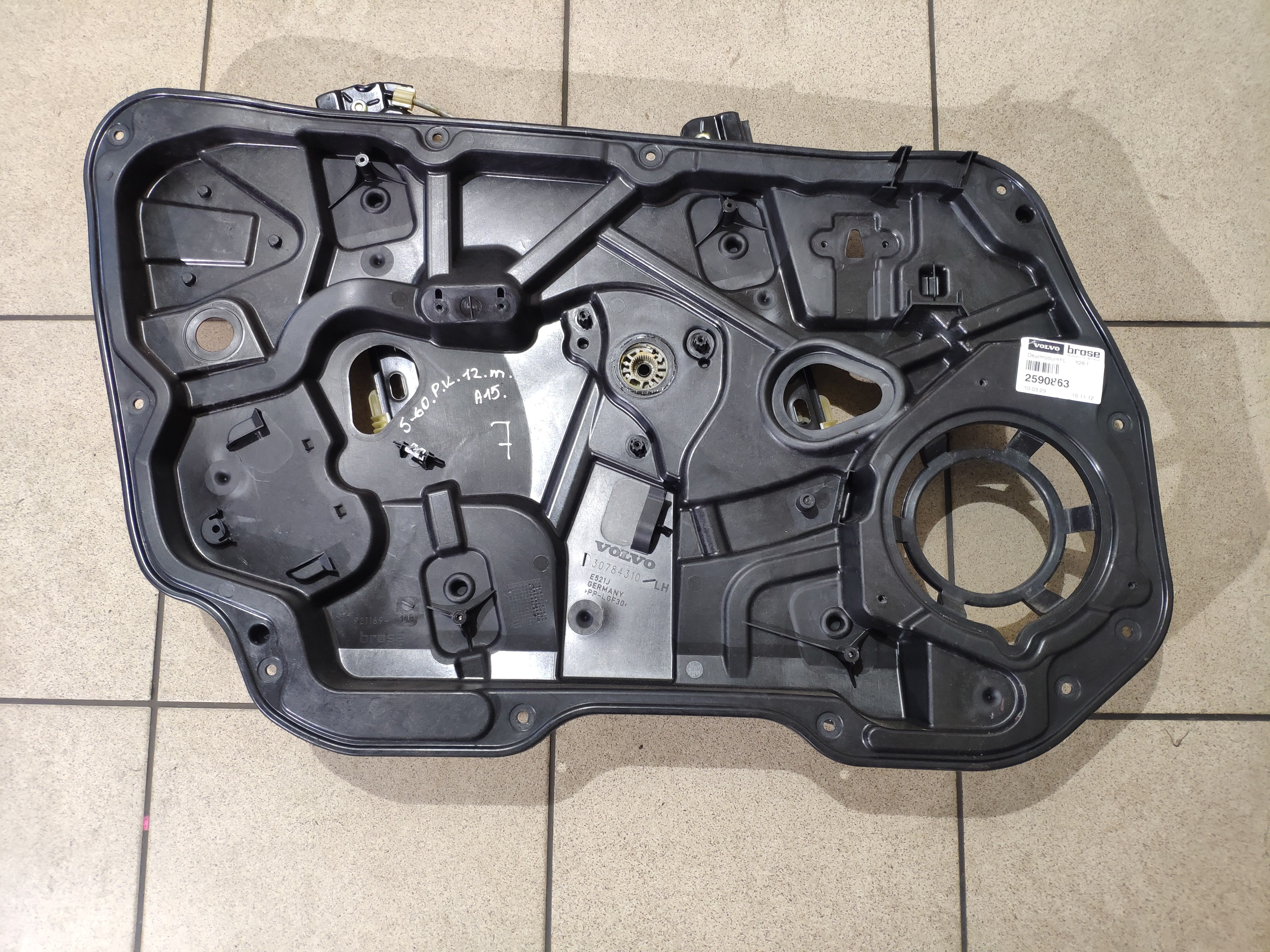 Volvo S60 II (FS) Berline a coffre / 4 portes 2.0 D4 20V (D5204T3) VITRE MECANISME AVANT GAUCHE 2012 30784310 30784310|VOLVO